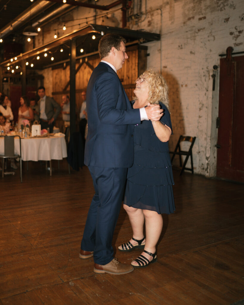 mother and groom dance at Overbluff Cellars.